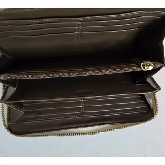 Coach Ashley Cream Perforated Zip Around Wallet Accordian Signature C Pattern - Picture 8 of 10